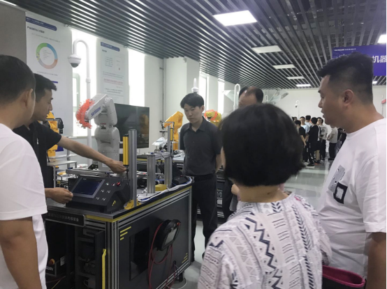 参观设备操作与维护教学机